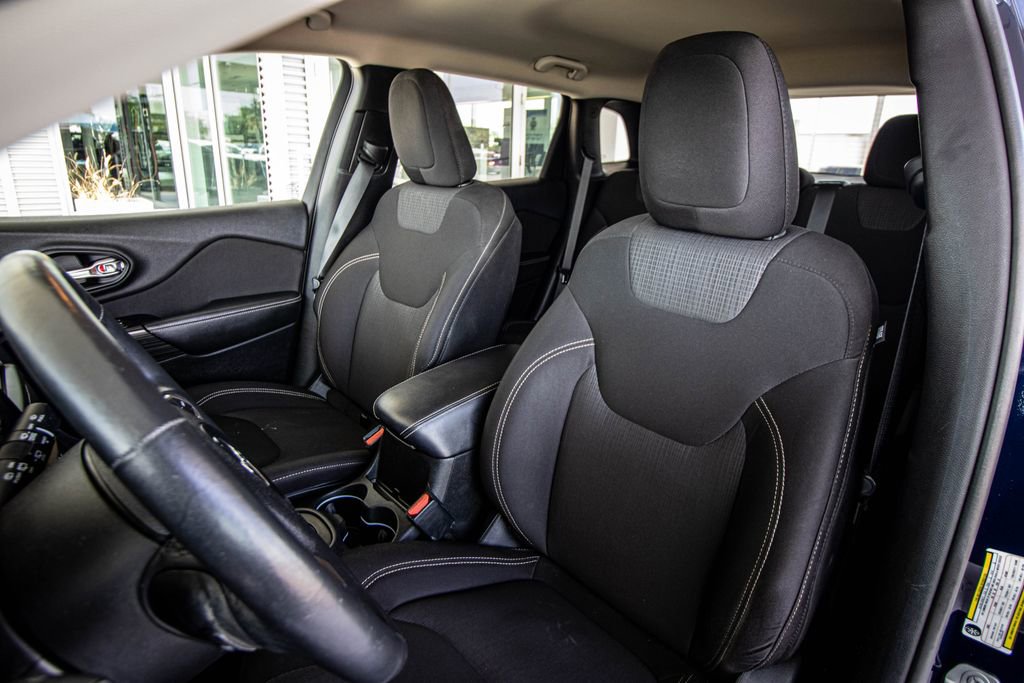 Used 2015 Jeep Cherokee Latitude w/ Cold Weather Group AWD/4WD image 22