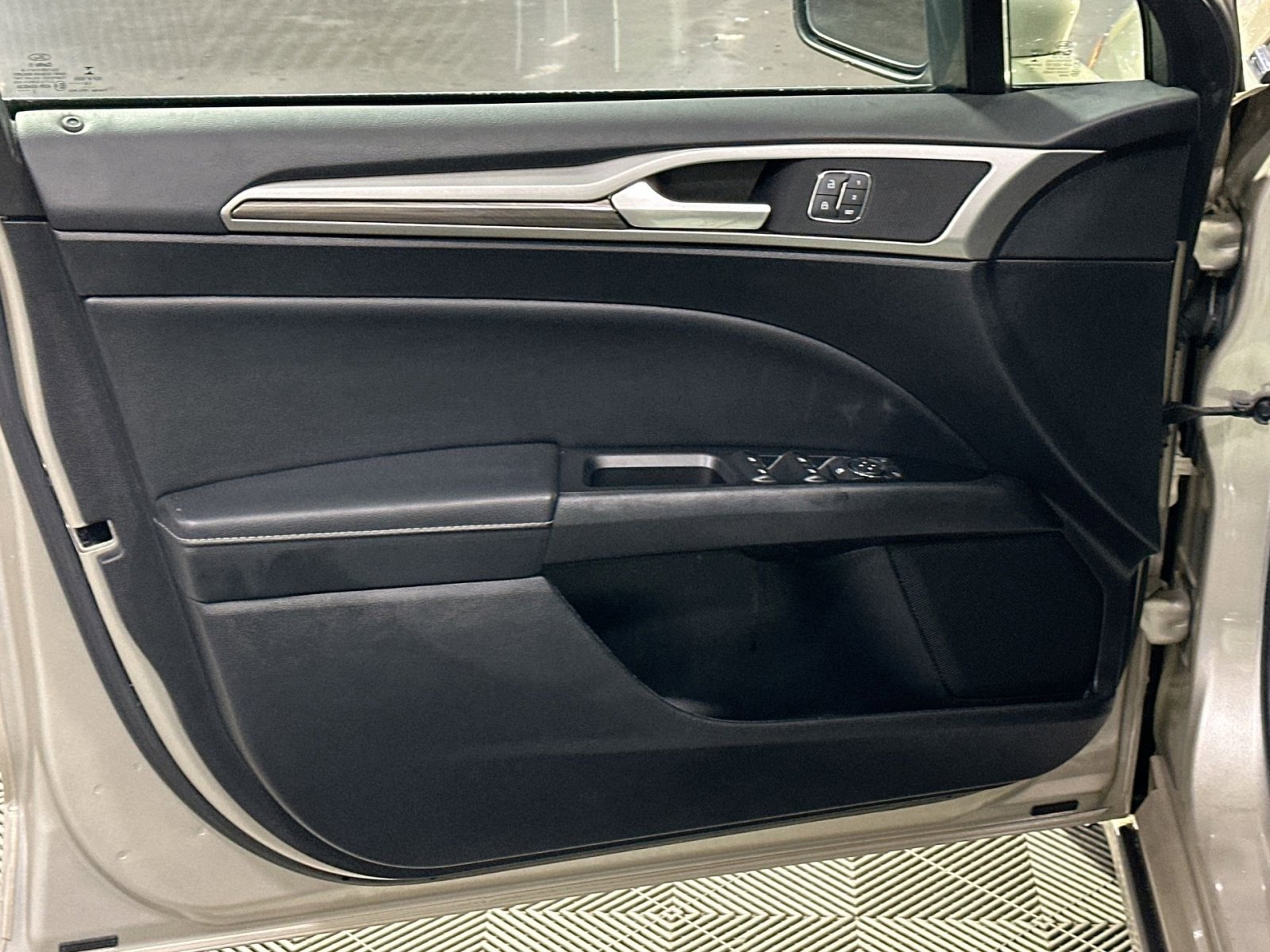 Used 2019 Ford Fusion SEL image 15