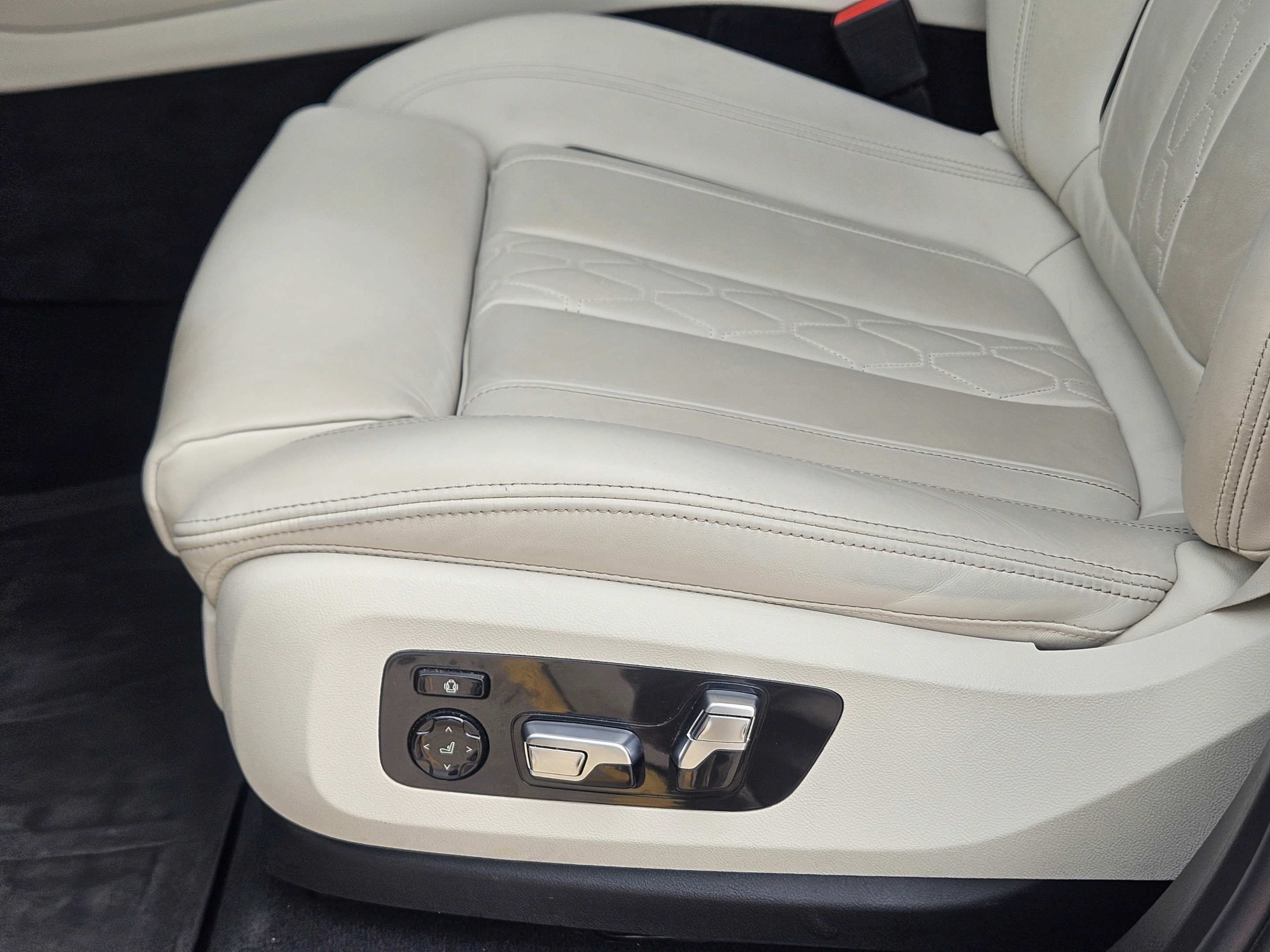 Used 2024 BMW X5 sDrive40i w/ Premium Package RWD image 15