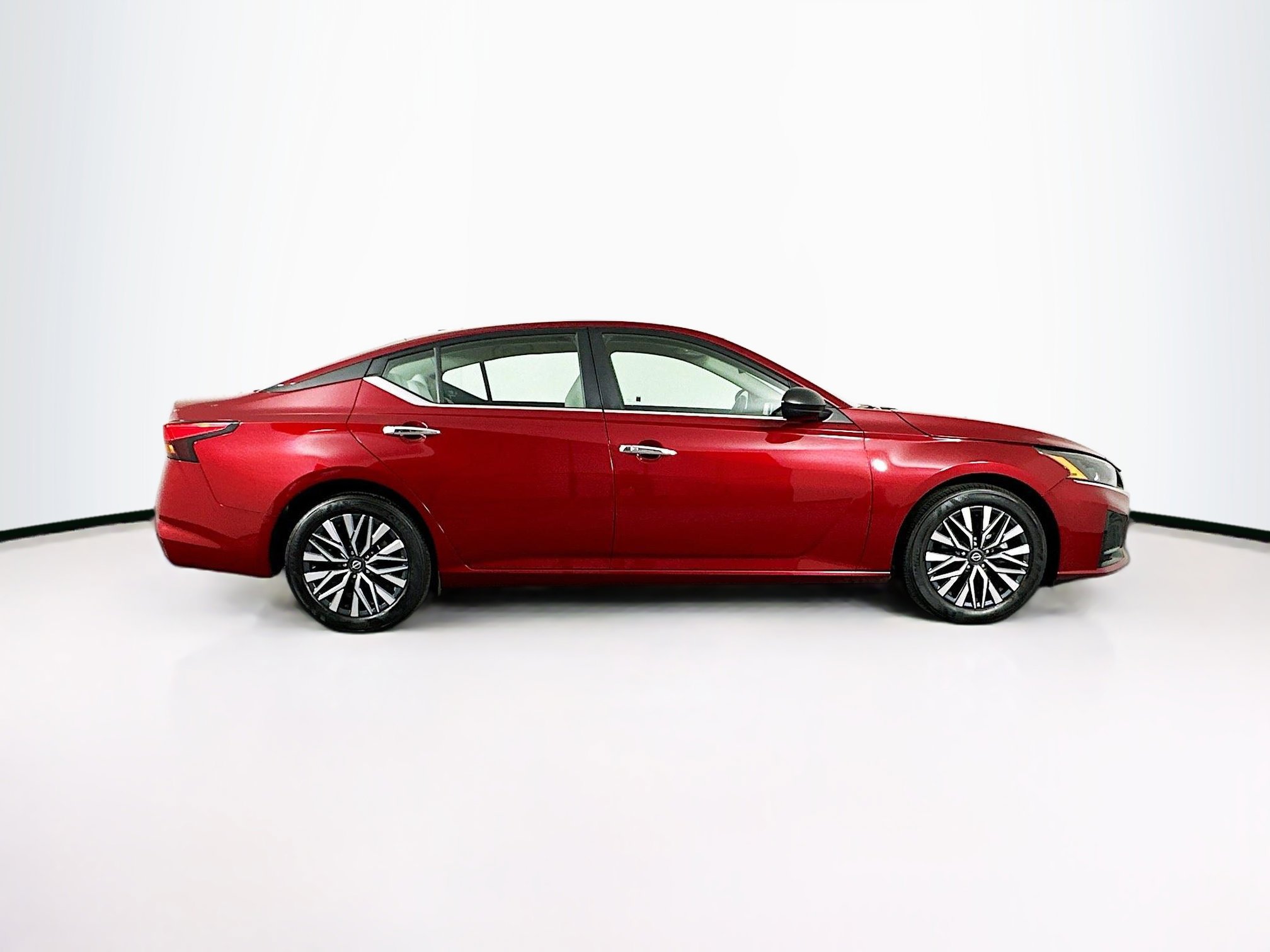 Used 2025 Nissan Altima 2.5 SV image 10