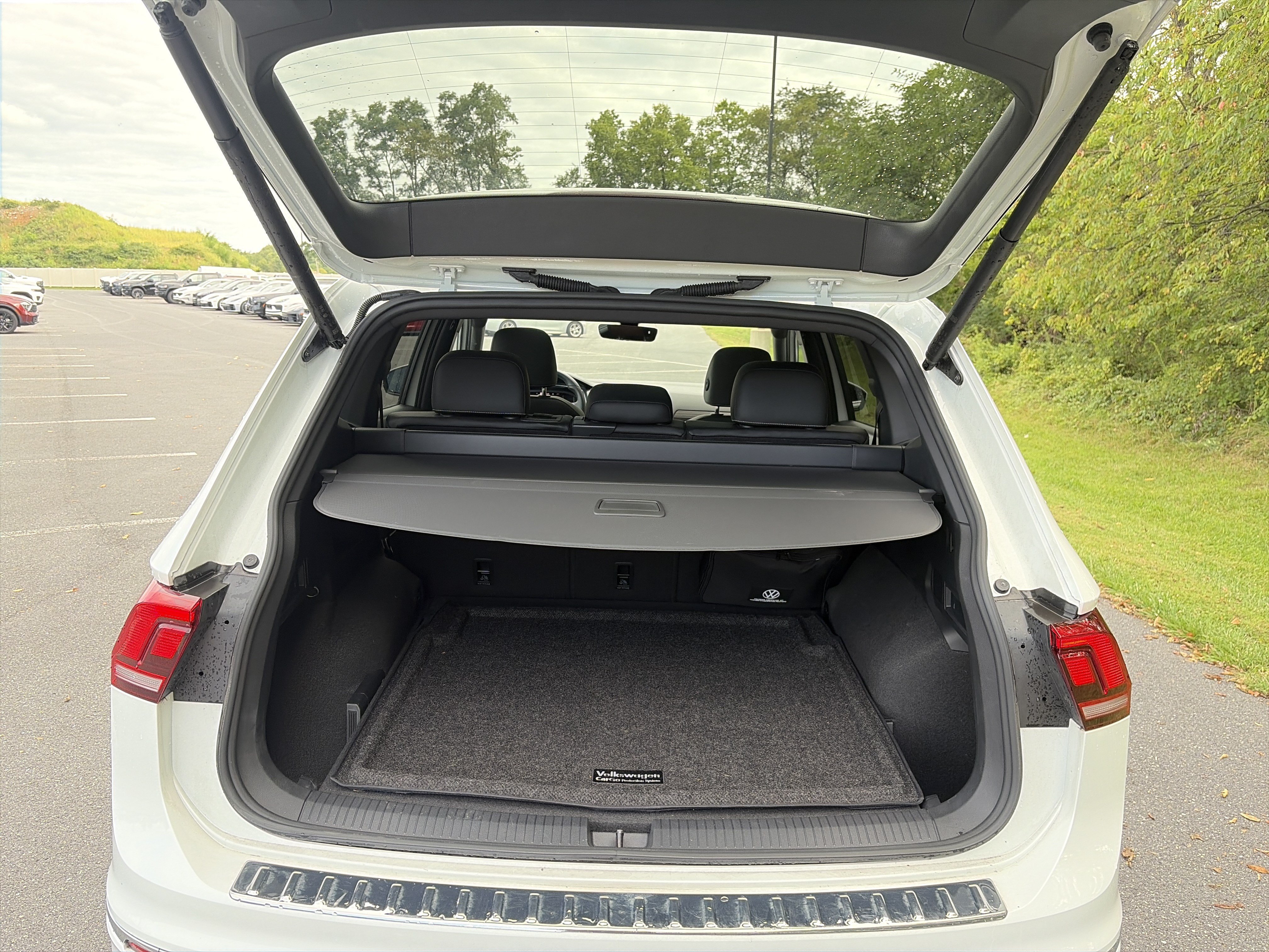 Certified 2024 Volkswagen Tiguan SEL R-Line AWD/4WD image 24