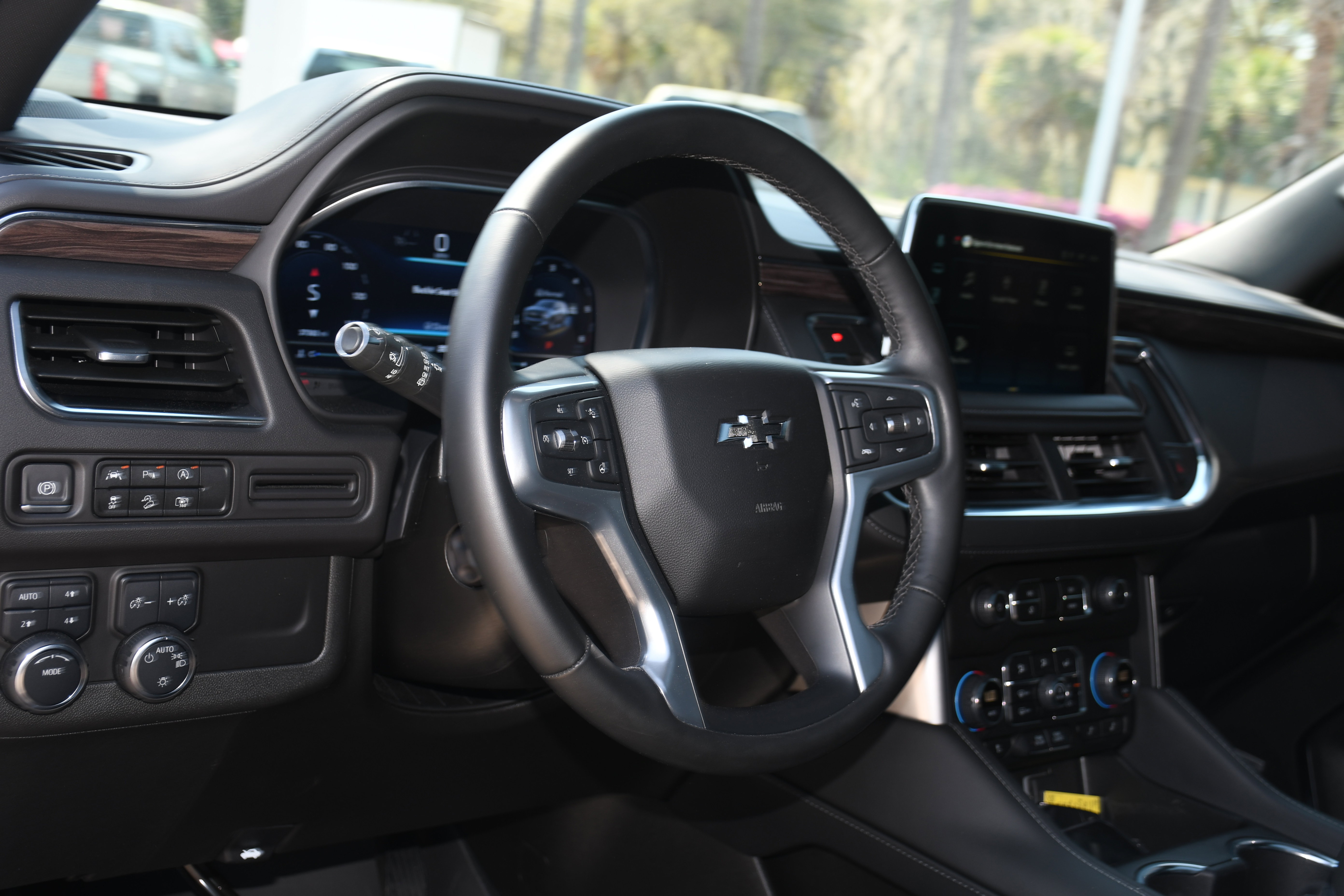 Used 2023 Chevrolet Tahoe Z71 w/ Luxury Package image 9