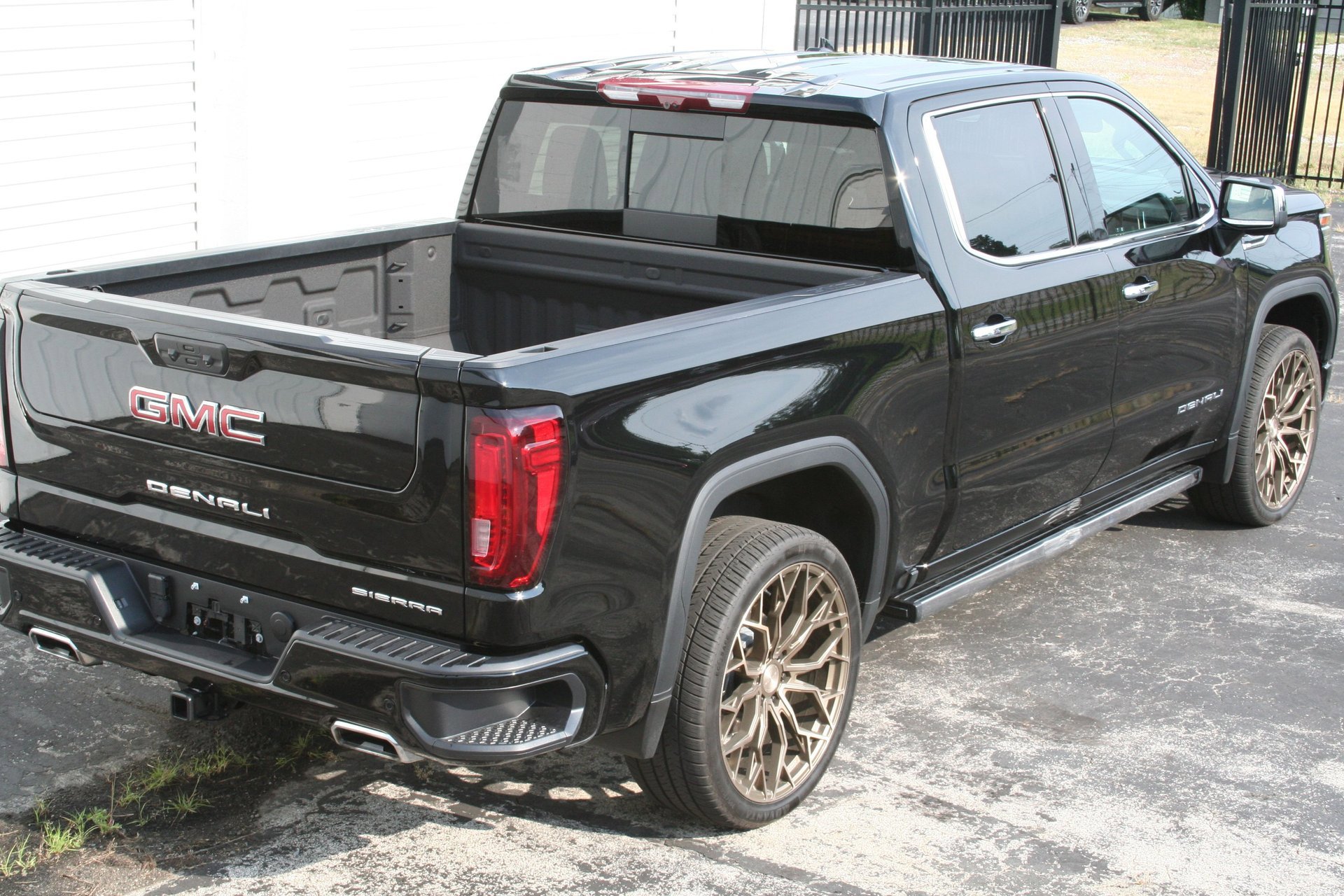 Used 2024 GMC Sierra 1500 Denali w/ Denali Reserve Package image 8