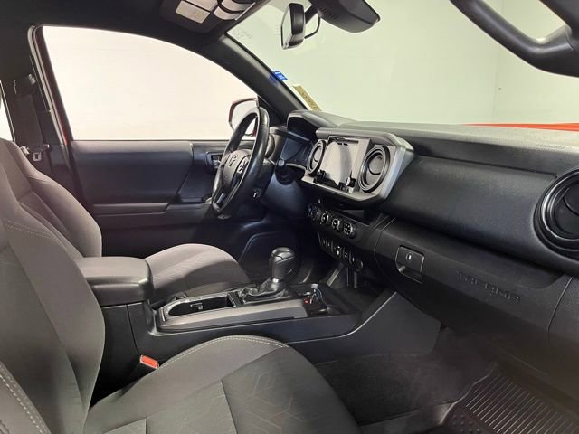 Used 2018 Toyota Tacoma TRD Sport w/ Technology Package image 11