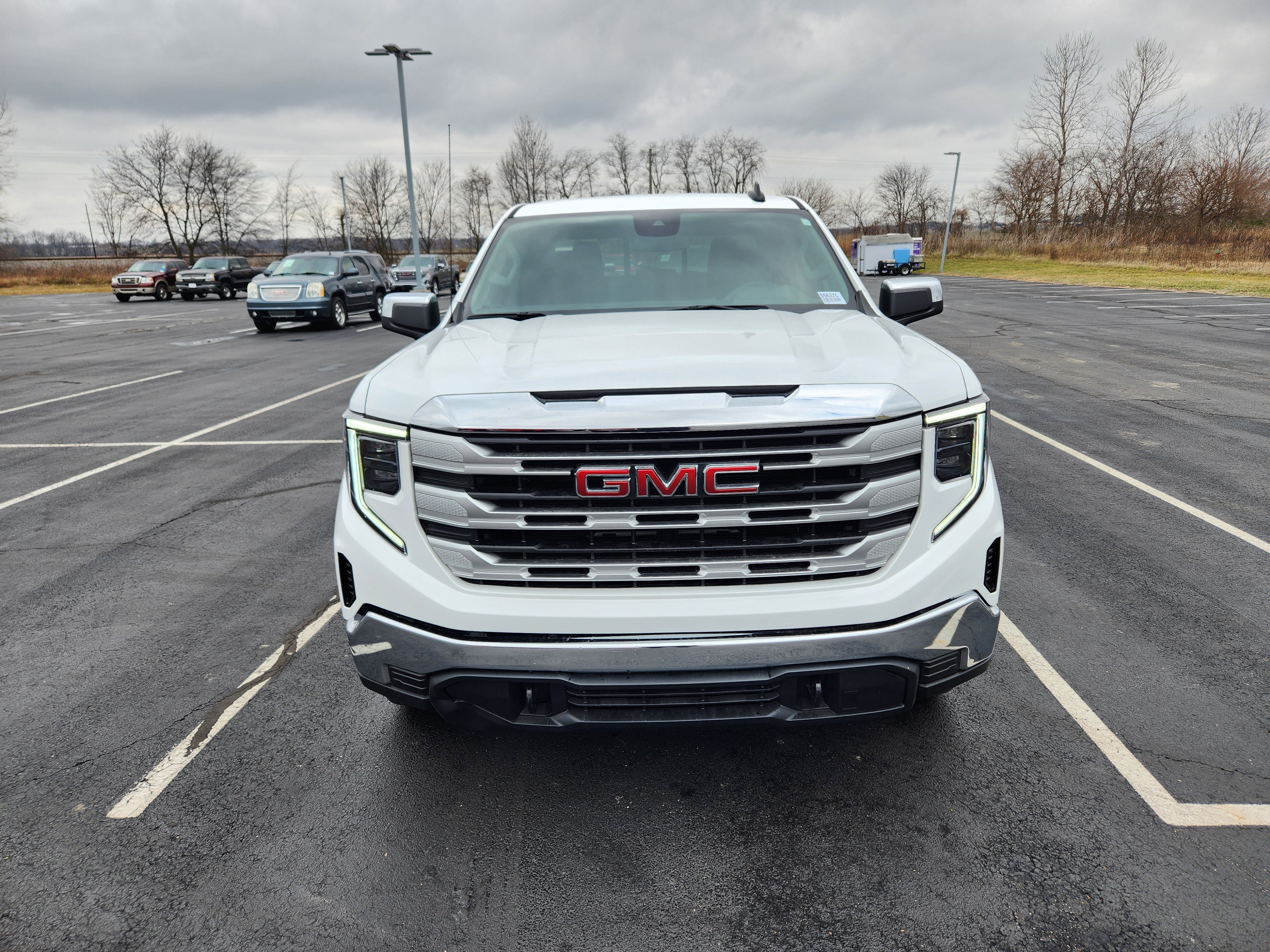 New 2025 GMC Sierra 1500 SLE w/ Preferred Package image 2