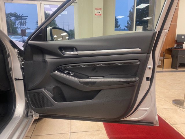 Used 2022 Nissan Altima 2.5 SV w/ SV Premium Package image 11