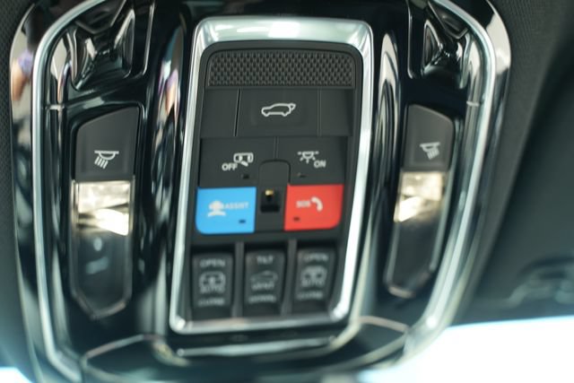 New 2026 Jeep Grand Wagoneer Summit AWD/4WD image 40