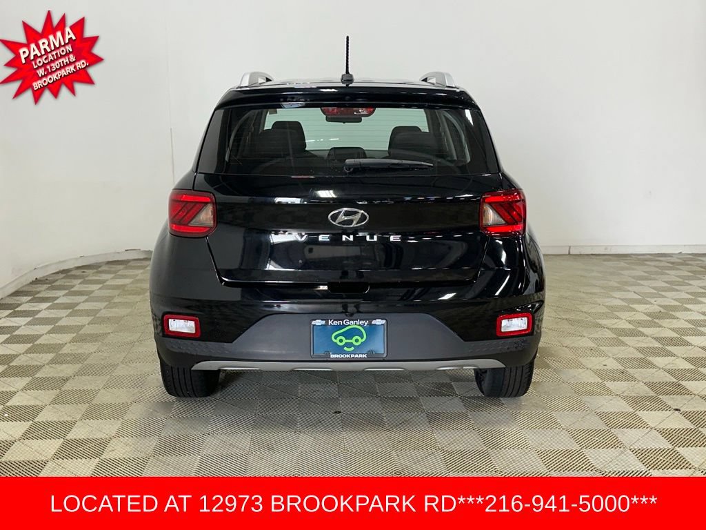 Used 2023 Hyundai Venue SEL FWD image 5
