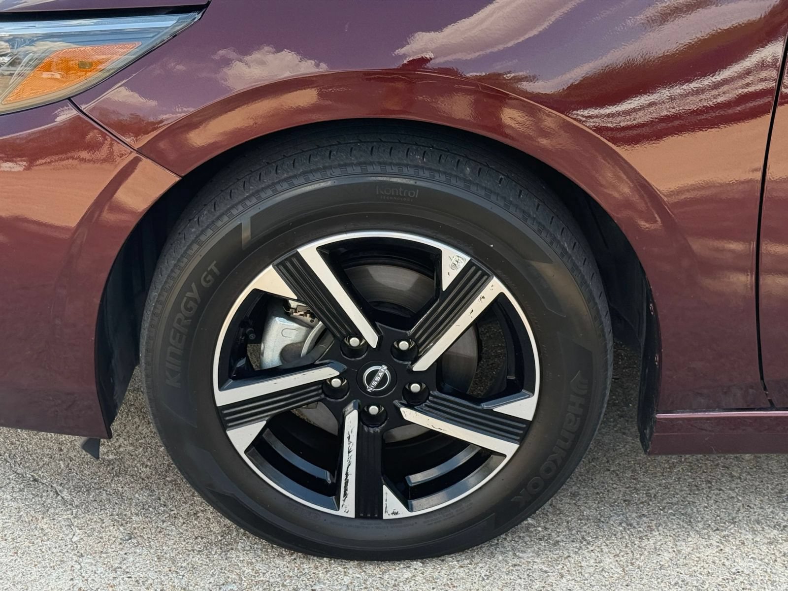 Used 2025 Nissan Sentra SV FWD image 29