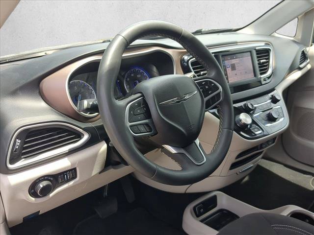 Used 2023 Chrysler Voyager LX FWD image 10