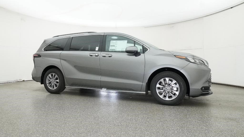 New 2026 Toyota Sienna XLE image 28