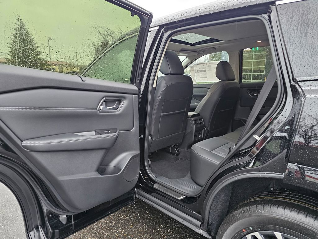 New 2026 Nissan Rogue Platinum image 10