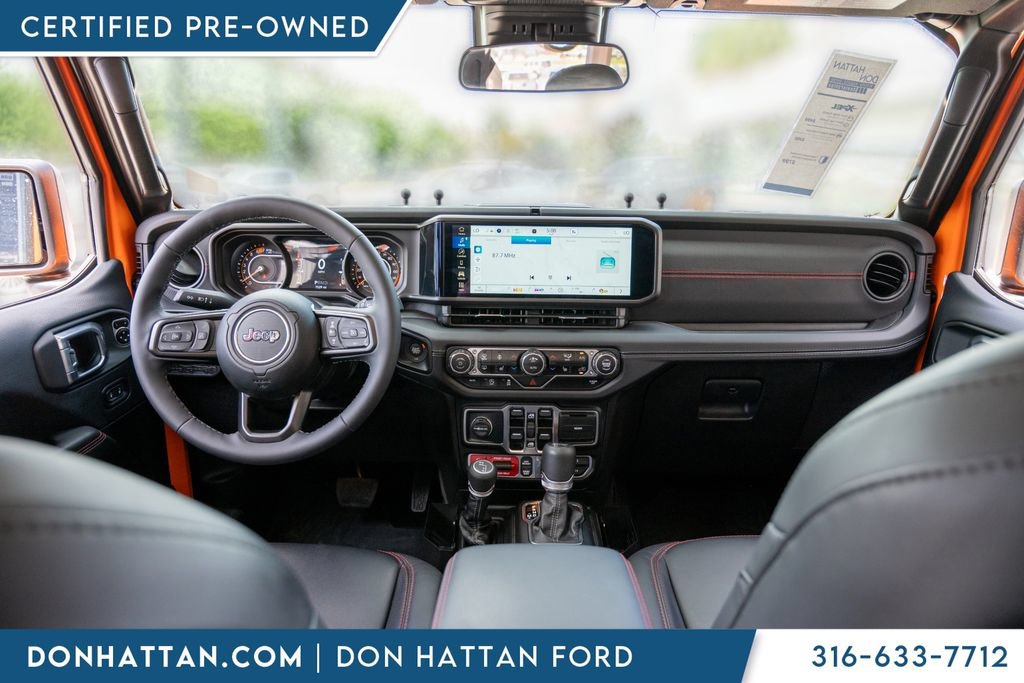 Used 2025 Jeep Wrangler Unlimited Rubicon w/ Convenience Group AWD/4WD image 3