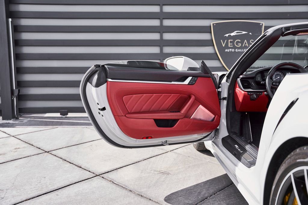 Used 2022 Porsche 911 Turbo S w/ 911 Turbo Sportdesign Package image 28