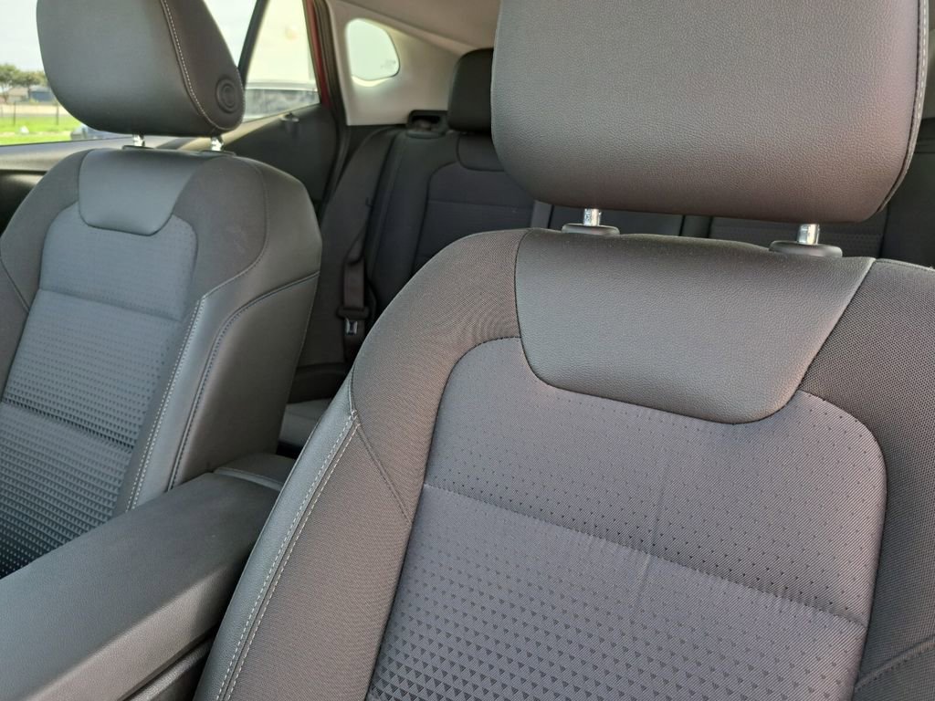 Used 2025 Chevrolet Trax LT w/ LT Convenience Package FWD image 18