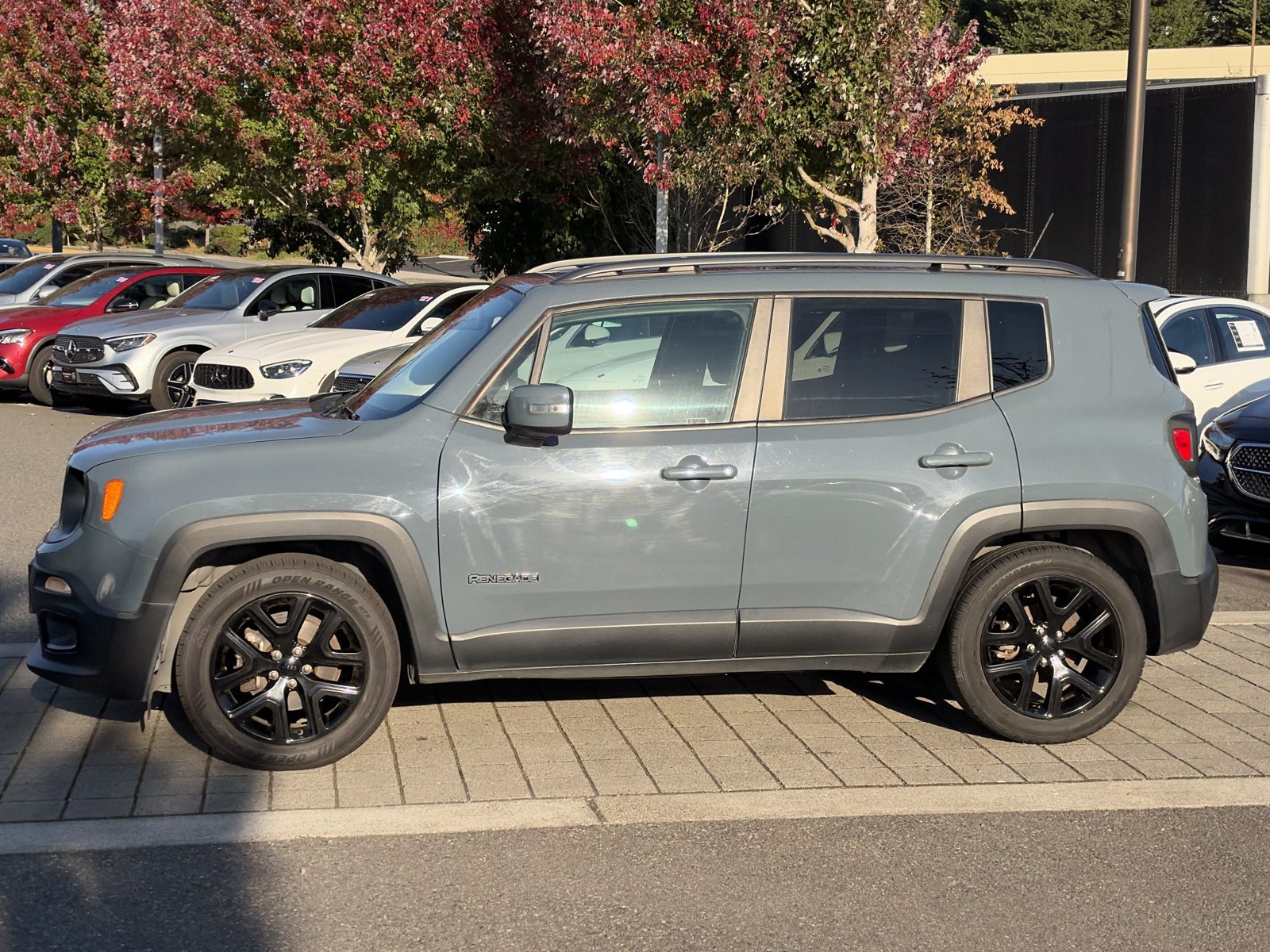 Used 2017 Jeep Renegade Altitude FWD image 9