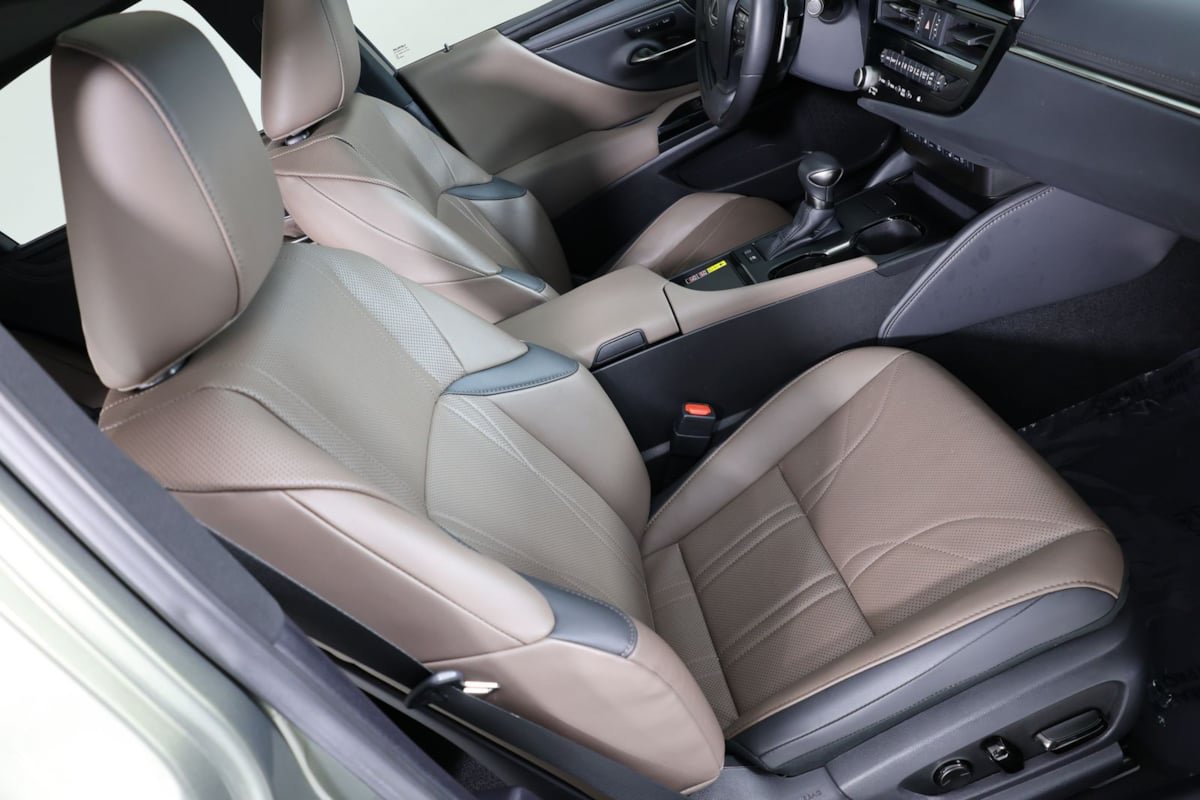 Used 2024 Lexus ES 300h Ultra Luxury w/ Accessory Package (Z2) FWD image 41