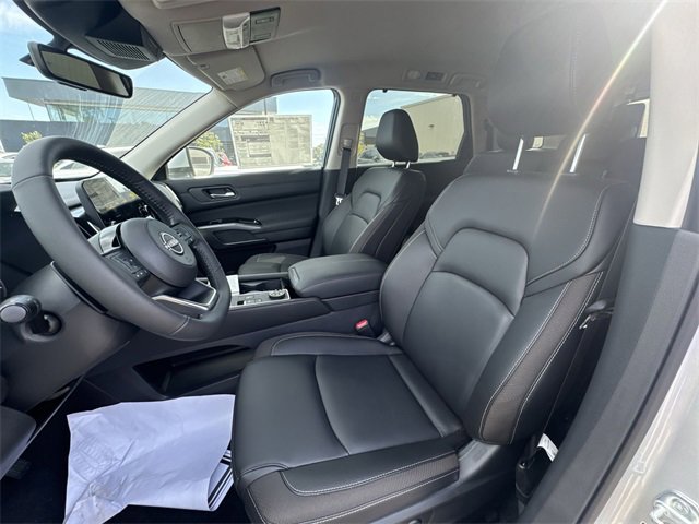 New 2025 Nissan Pathfinder SL image 11