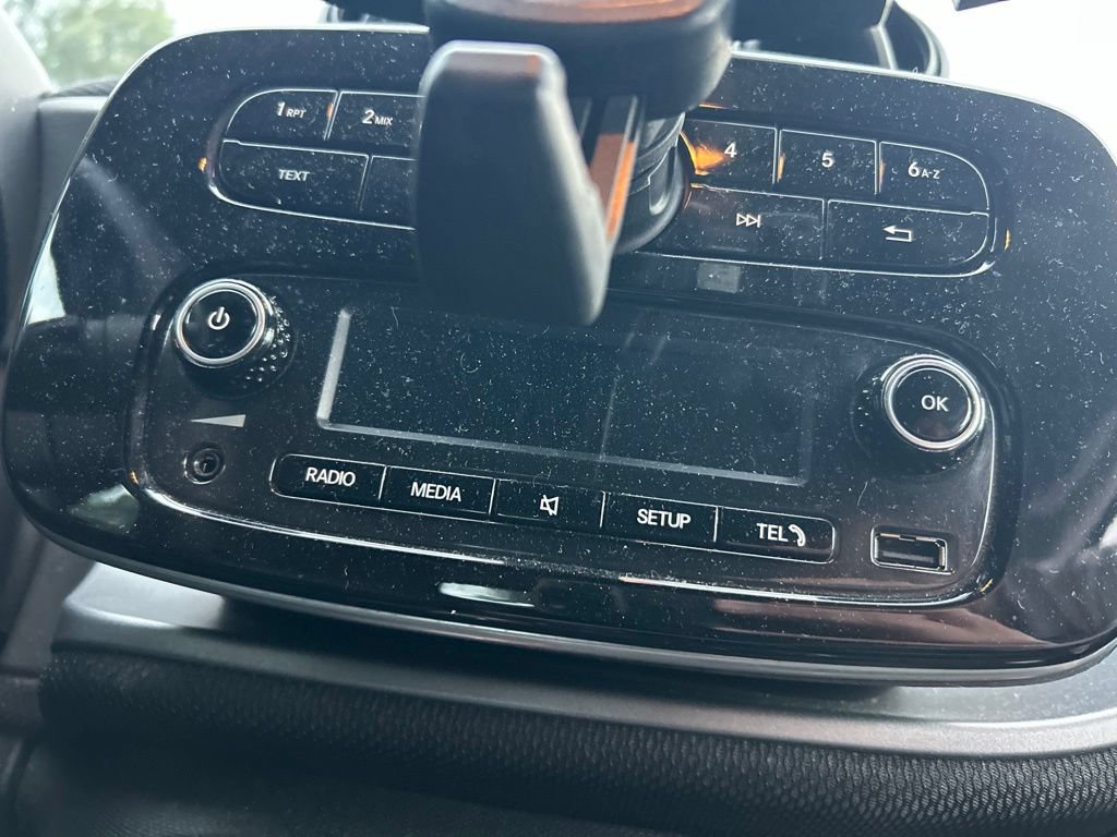 Used 2016 smart fortwo passion RWD image 17