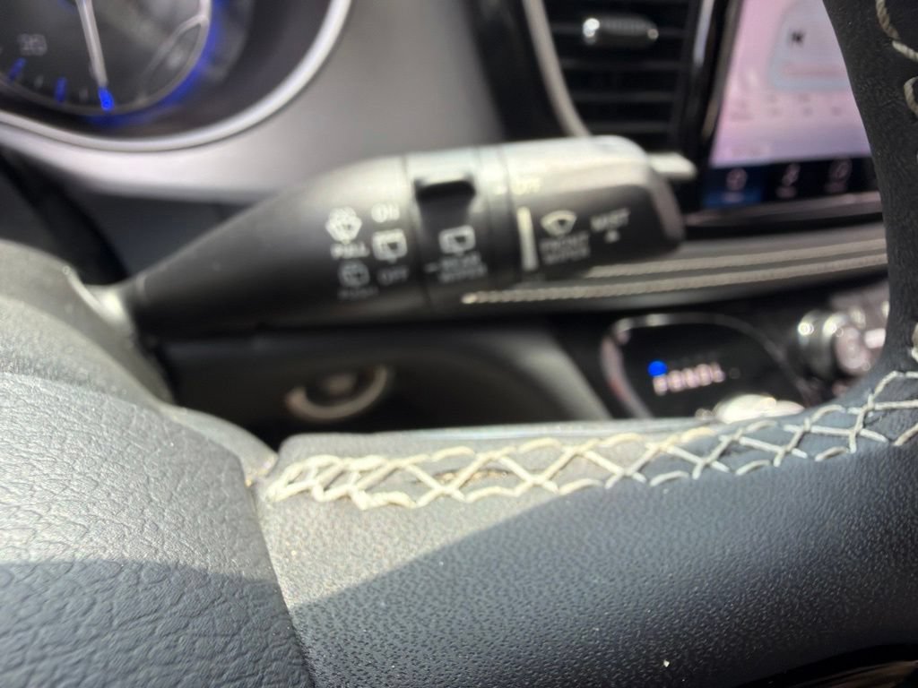 Used 2024 Chrysler Pacifica Touring FWD image 27