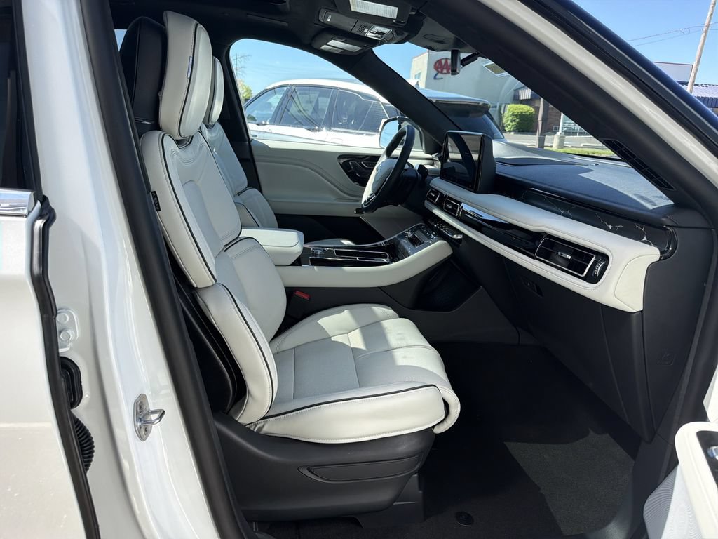 New 2026 Lincoln Aviator Black Label w/ Dynamic Handling Package AWD/4WD image 7
