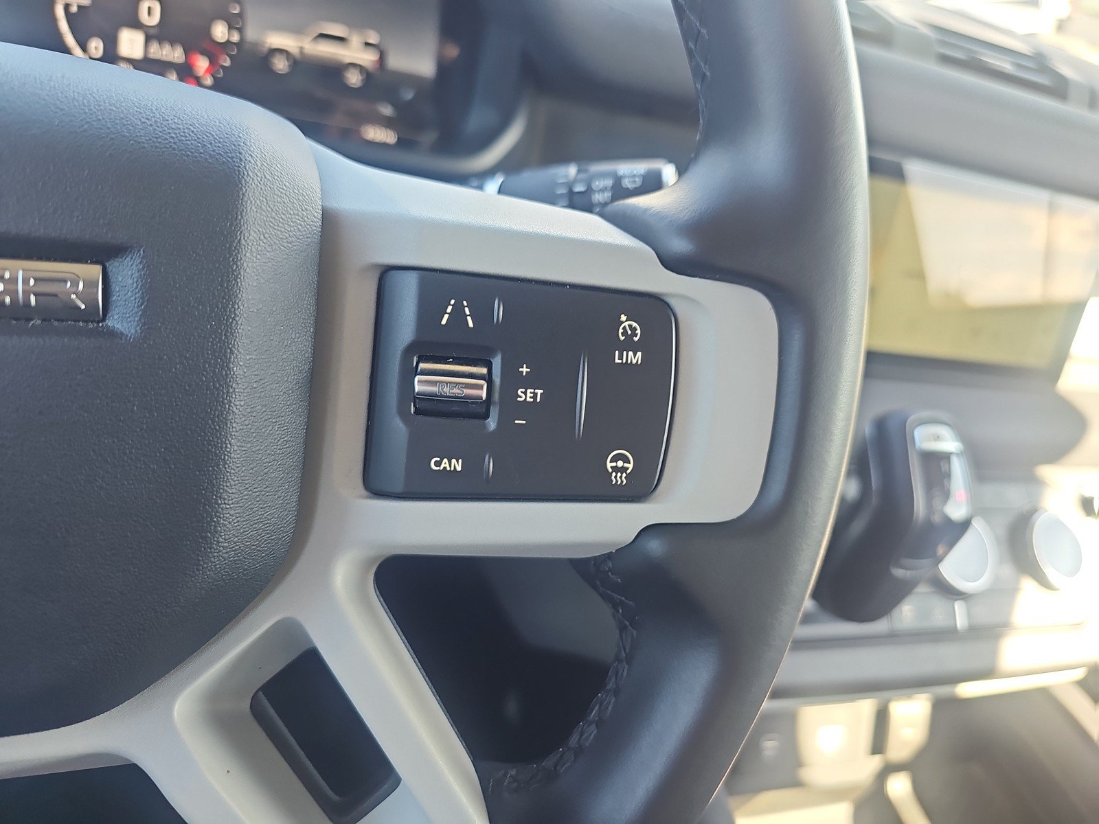 Used 2023 Land Rover Defender 90 SE AWD/4WD image 21