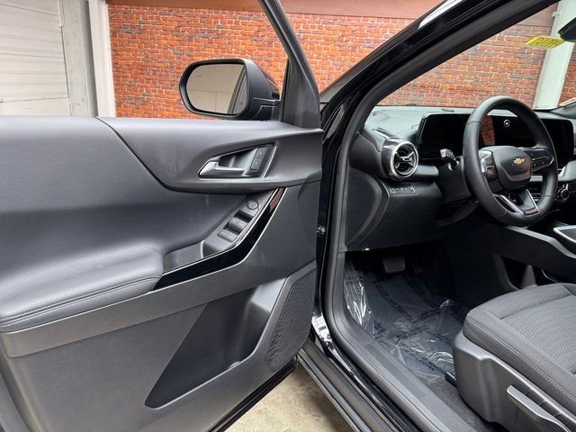 Used 2025 Chevrolet Equinox LT w/ Safety and Technology Package image 9