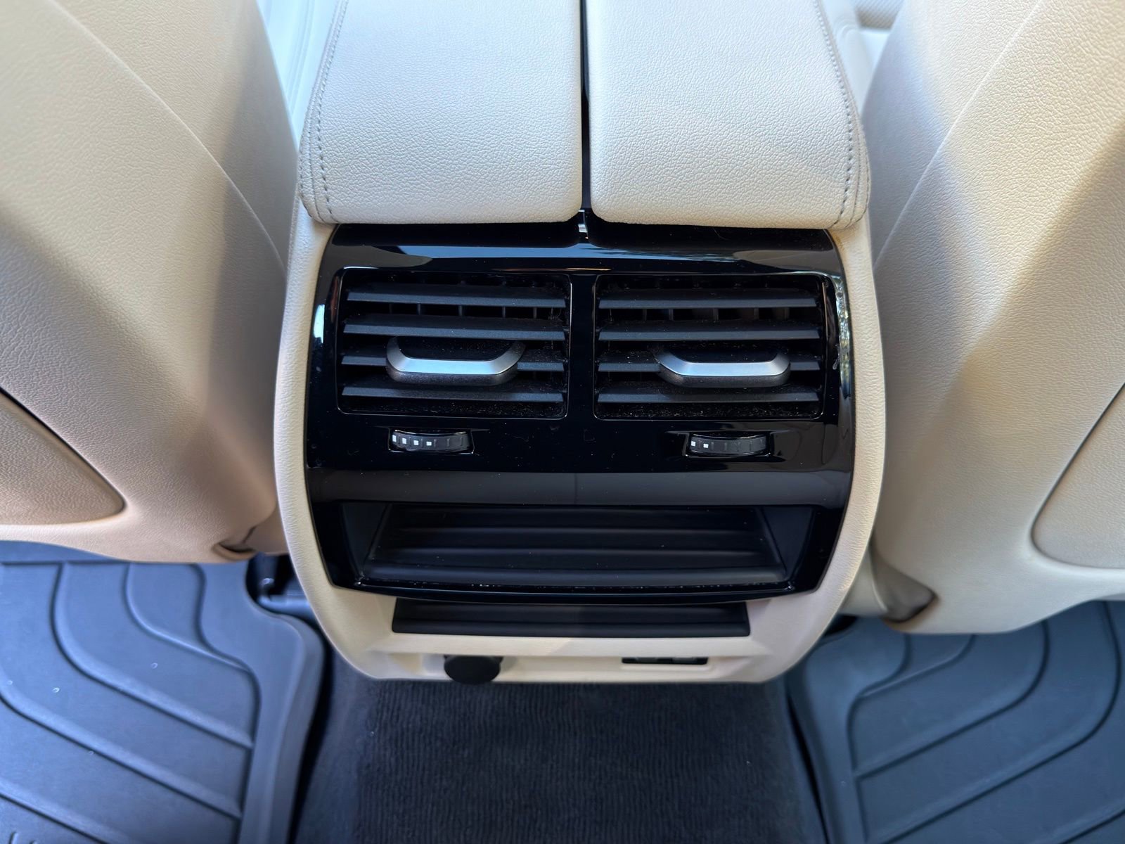 Used 2023 BMW 530i w/ Convenience Package image 16