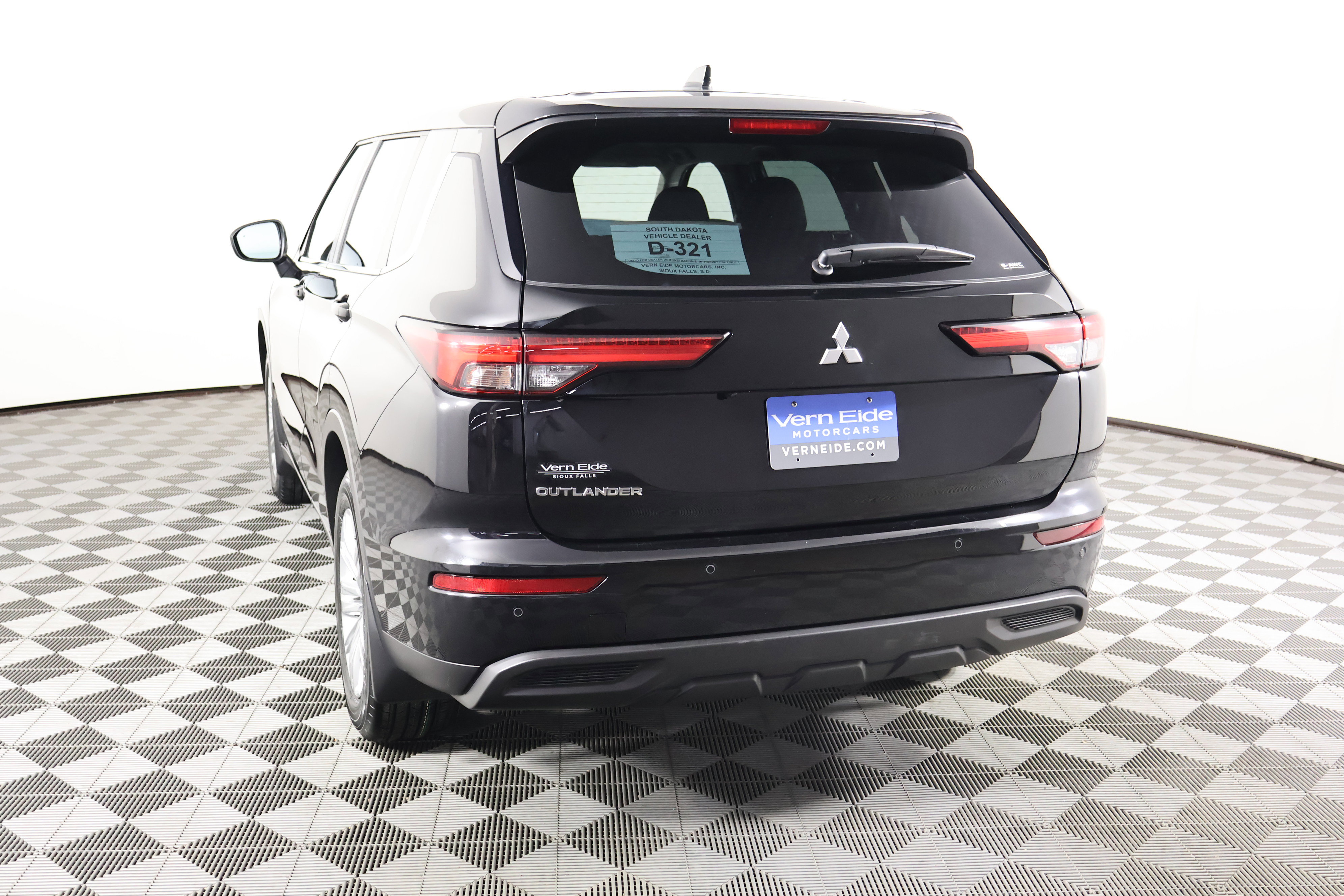 Used 2023 Mitsubishi Outlander ES AWD/4WD image 7