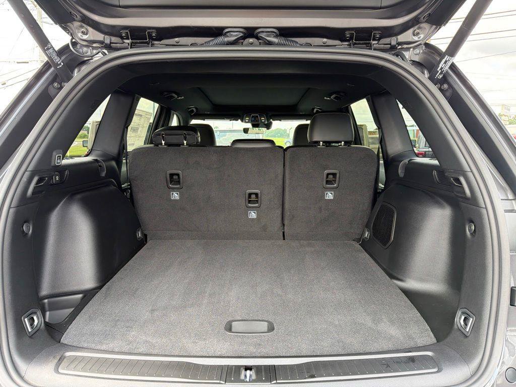 New 2026 Jeep Grand Cherokee Limited w/ Limited Altitude Package RWD image 10
