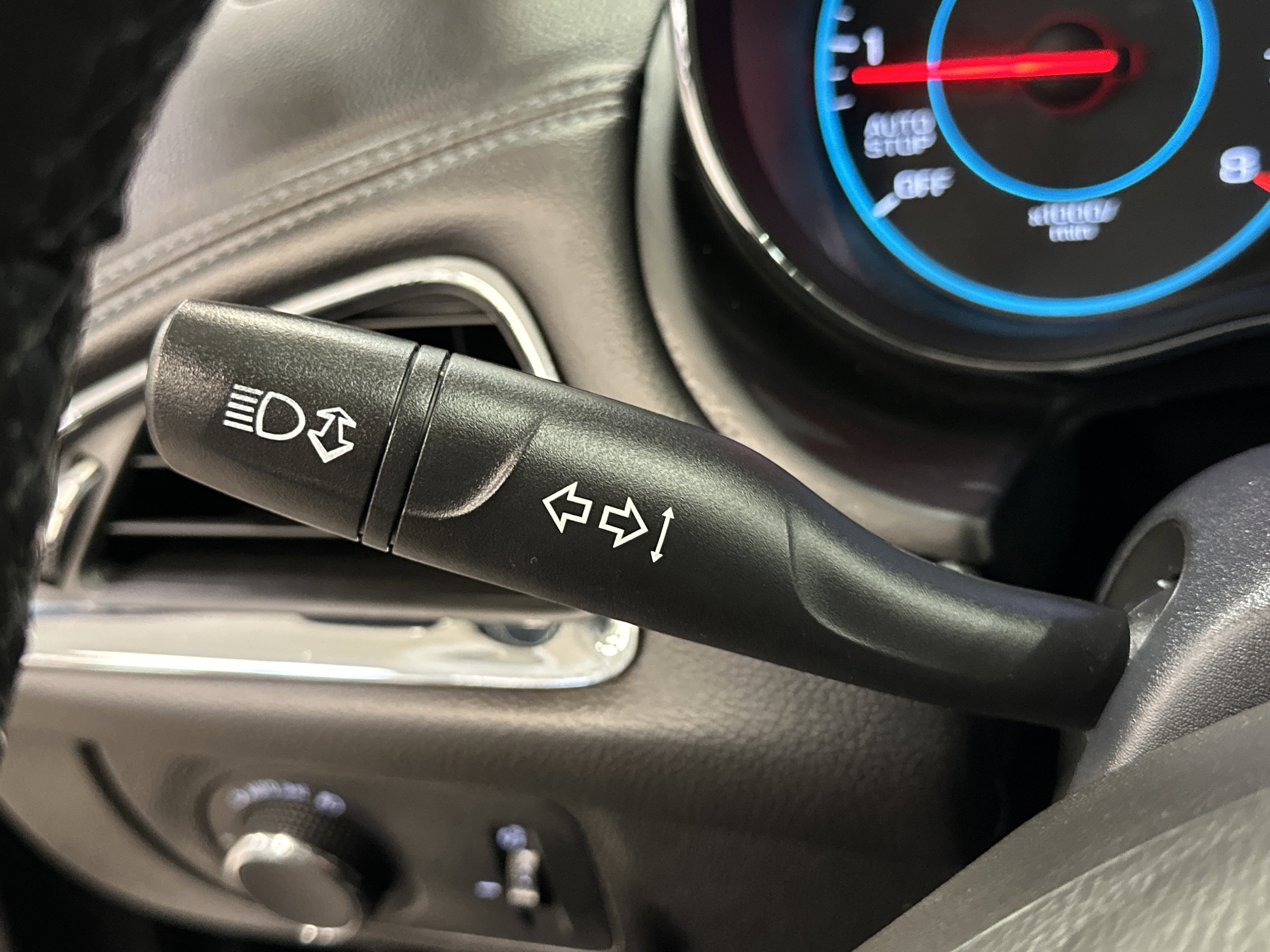 Used 2018 Chevrolet Cruze Premier image 33