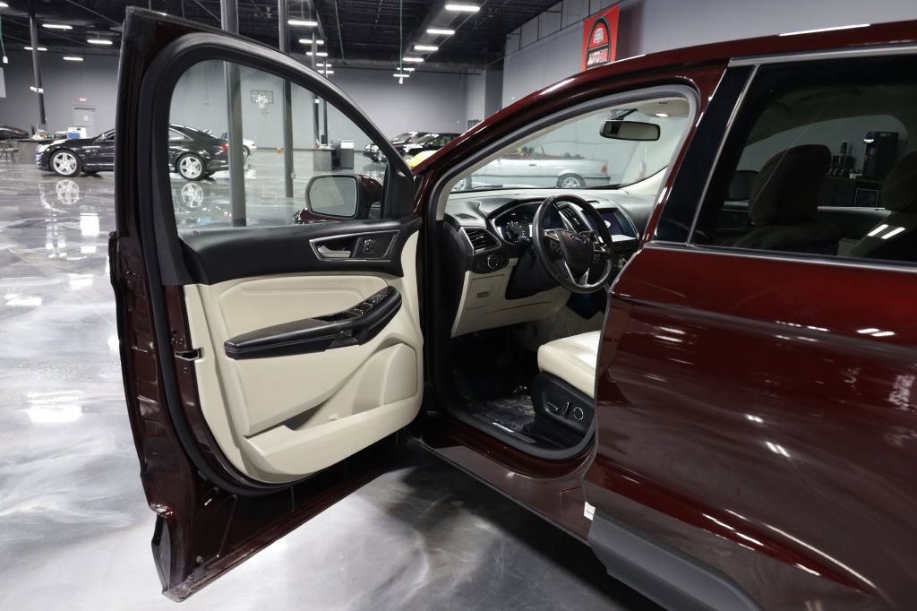Used 2017 Ford Edge Titanium w/ Technology Package image 9