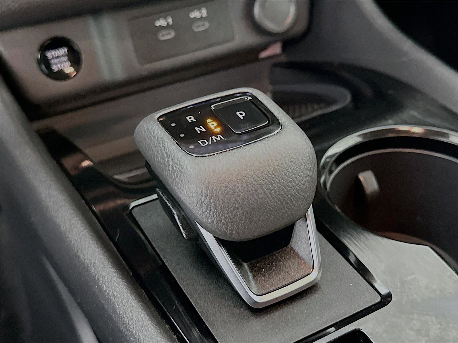 Used 2024 Nissan Rogue SV image 17