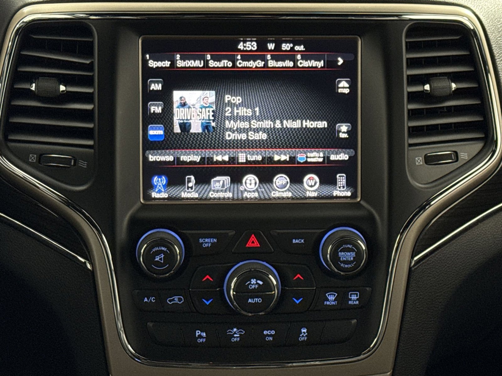 Used 2015 Jeep Grand Cherokee Overland w/ Advanced Technology Group image 18