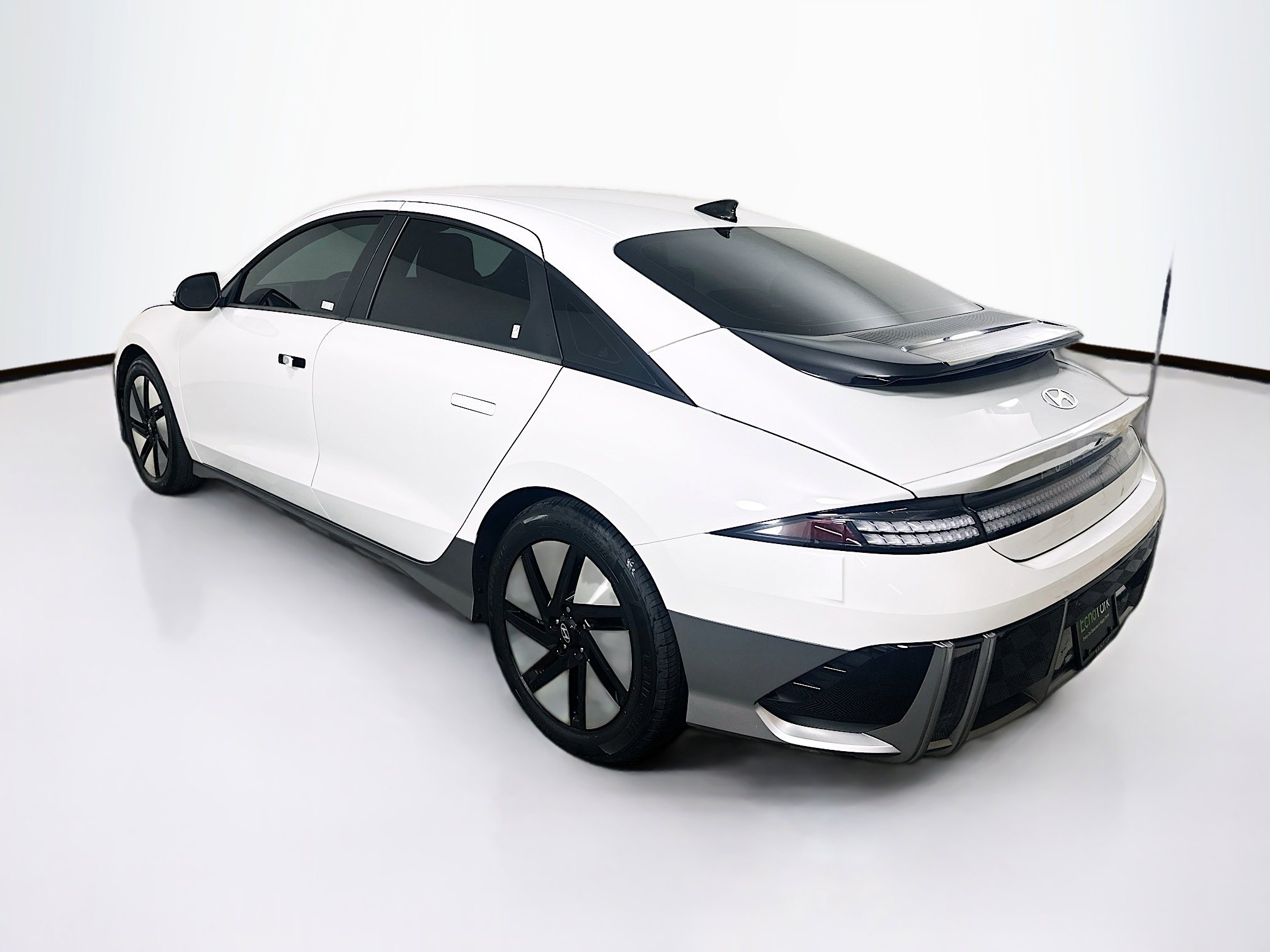 Used 2024 Hyundai Ioniq 6 SE RWD image 5