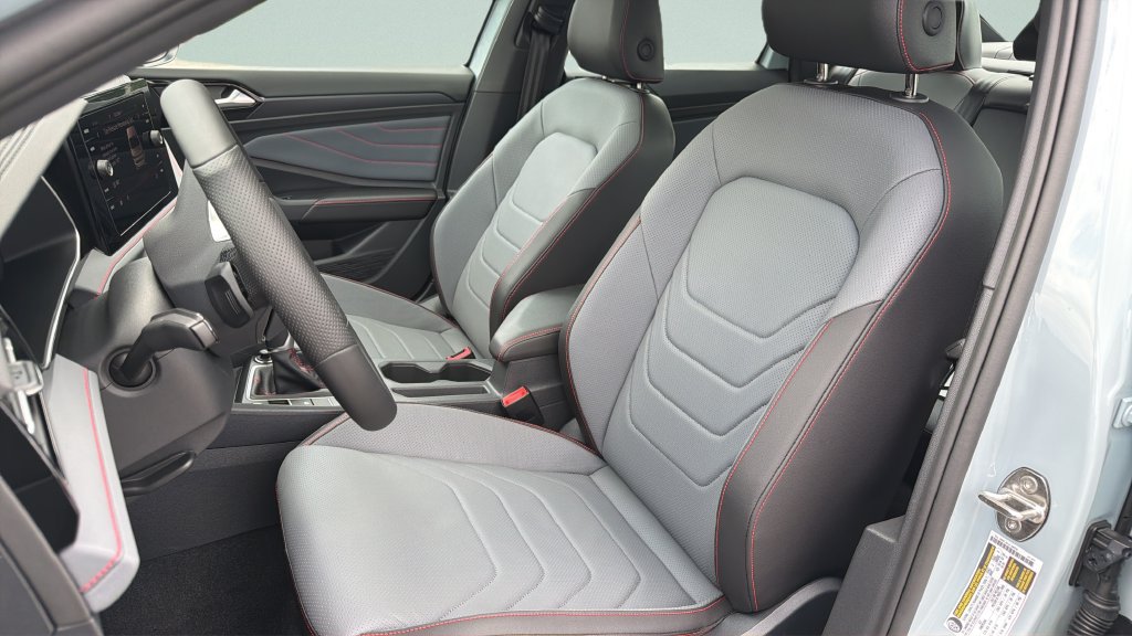Used 2026 Volkswagen Jetta GLI Autobahn FWD image 28