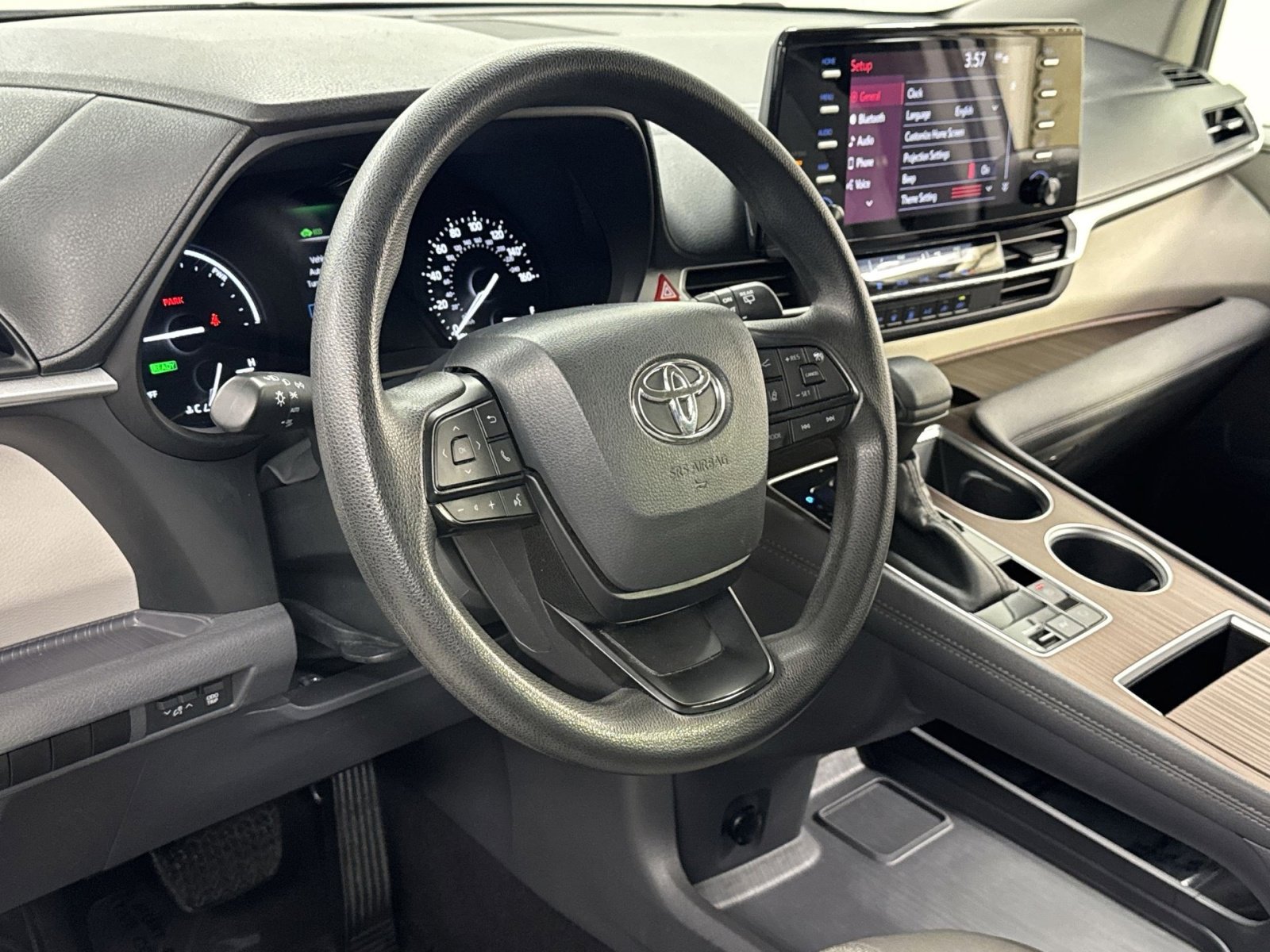 Used 2024 Toyota Sienna LE image 7