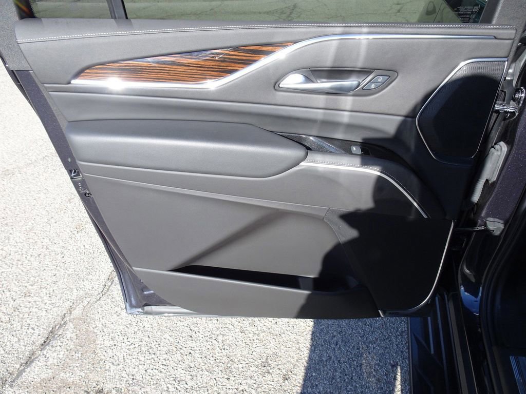 Certified 2024 Cadillac Escalade ESV Premium Luxury image 17