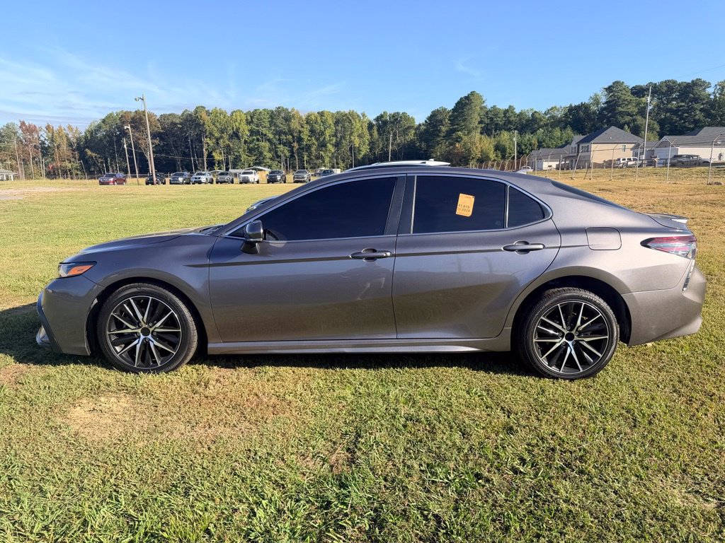Used 2024 Toyota Camry SE FWD image 3