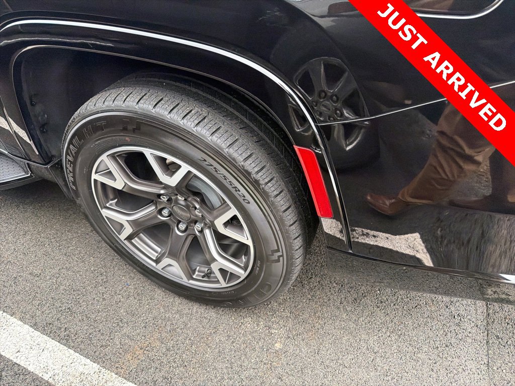 Used 2024 Jeep Wagoneer L Series III w/ Flexible Seating Group image 7