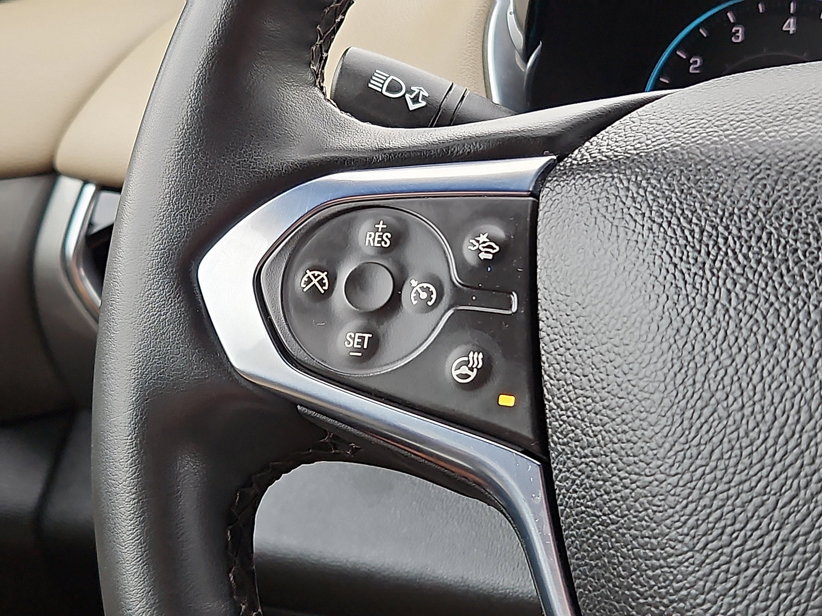 Certified 2023 Chevrolet Traverse LT w/ Rear Camera Mirror Package image 20