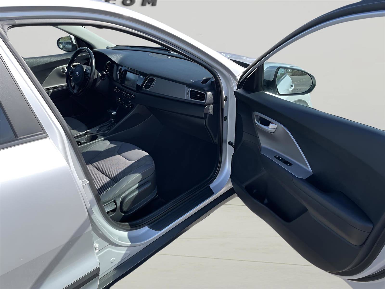 Used 2018 Kia Niro LX image 21