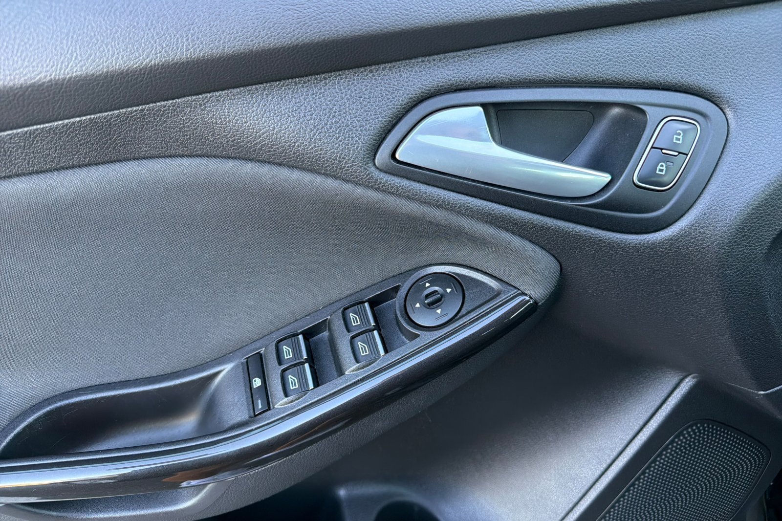 Used 2018 Ford Focus Titanium FWD image 15