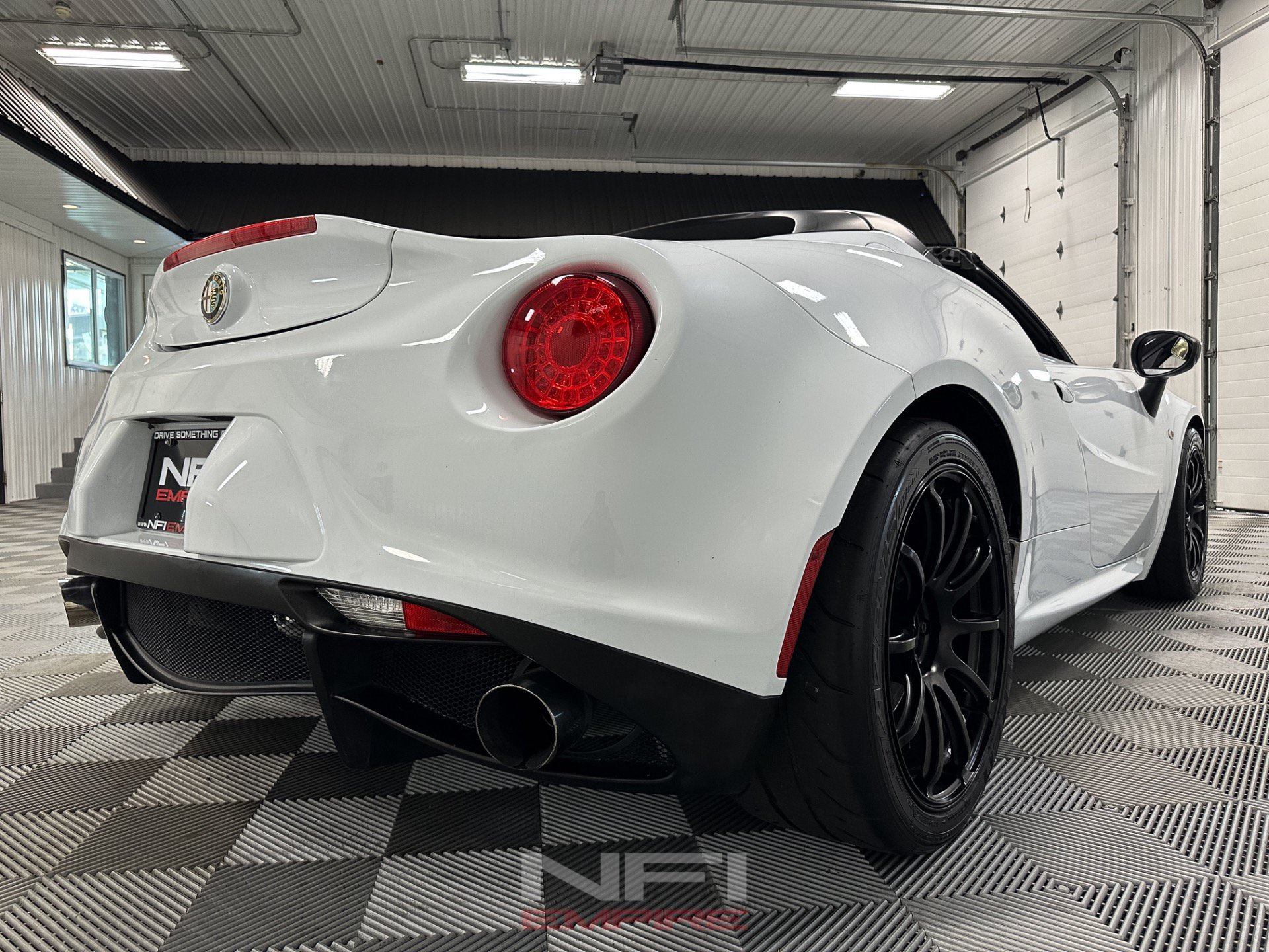 Used 2016 Alfa Romeo 4C Spider w/ Spider Track Package 3 RWD image 28