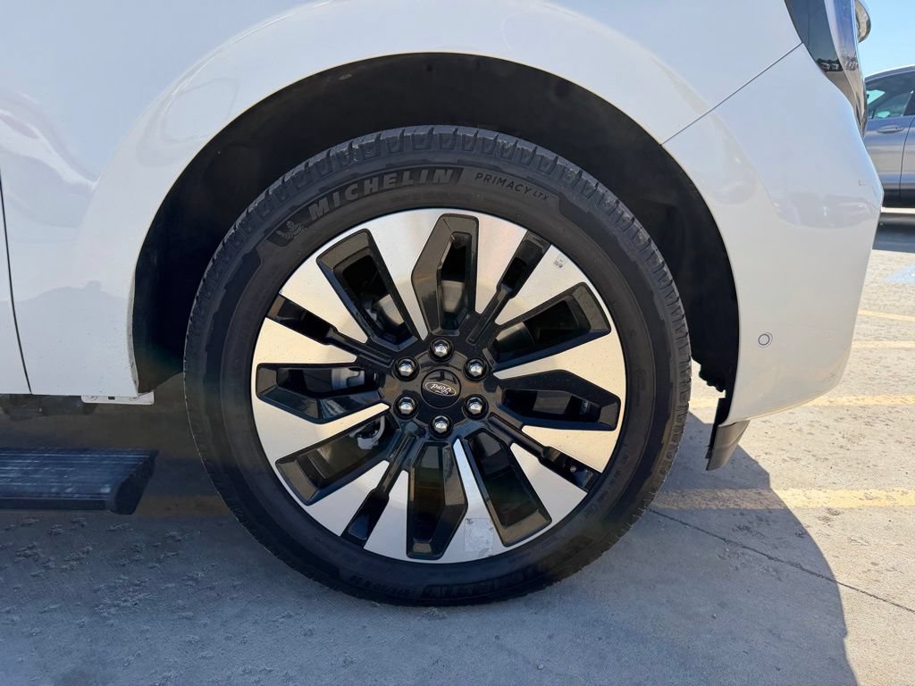 Used 2025 Ford Expedition Max Platinum w/ Driver's Package AWD/4WD image 27