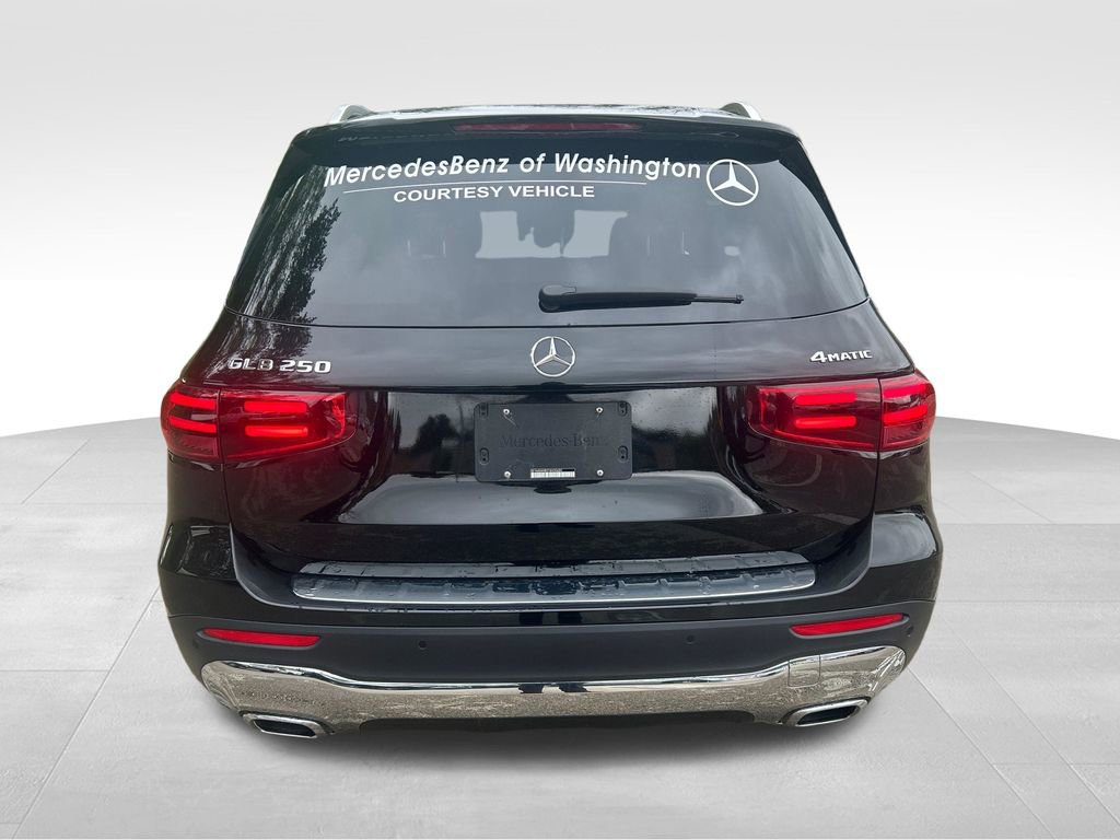 Used 2026 Mercedes-Benz GLB 250 4MATIC image 4