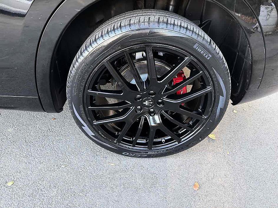 Used 2018 Maserati Levante AWD/4WD image 9
