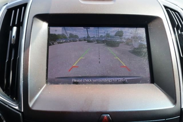 Used 2020 Ford Edge Titanium image 2