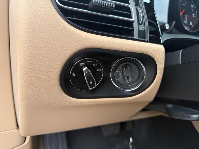 Used 2021 Porsche Macan AWD/4WD image 14