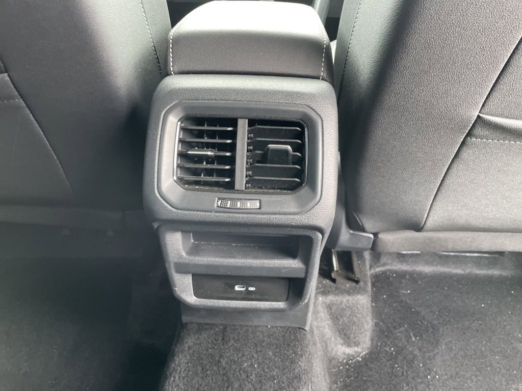 Used 2024 Volkswagen Taos SE image 35